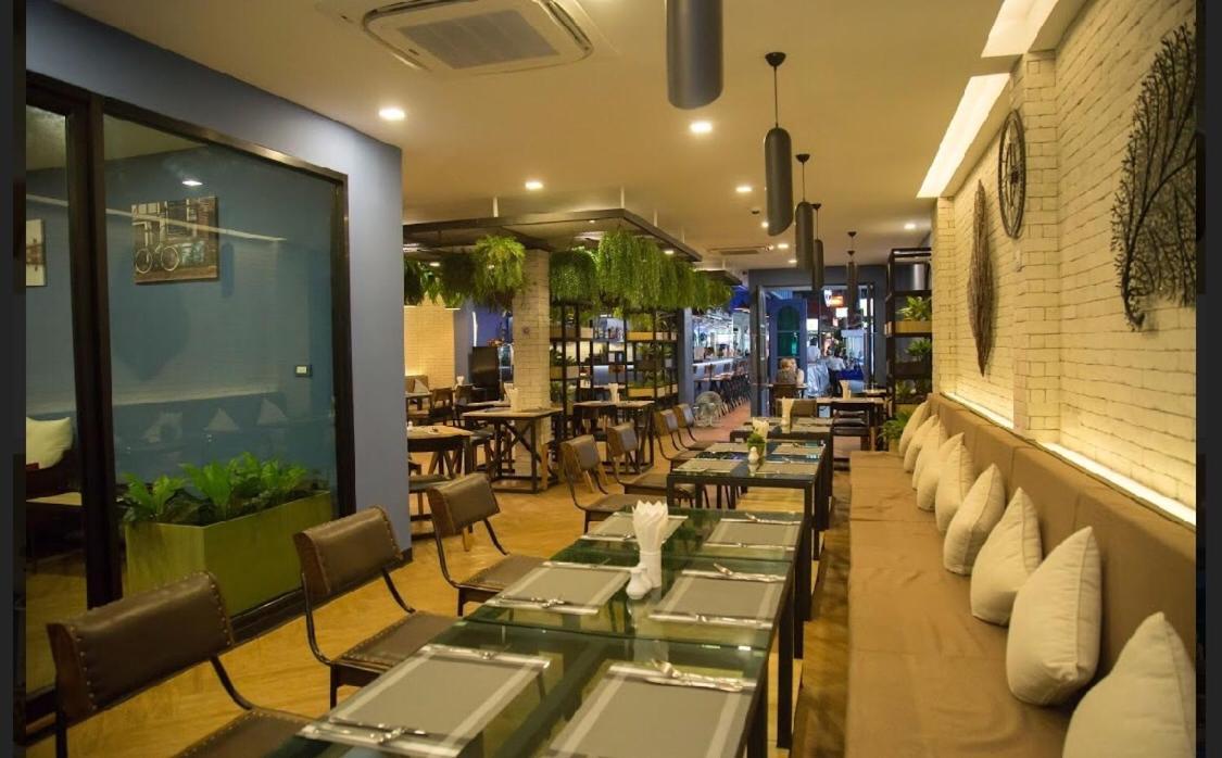 Neptuna Hotel Patong Exteriör bild
